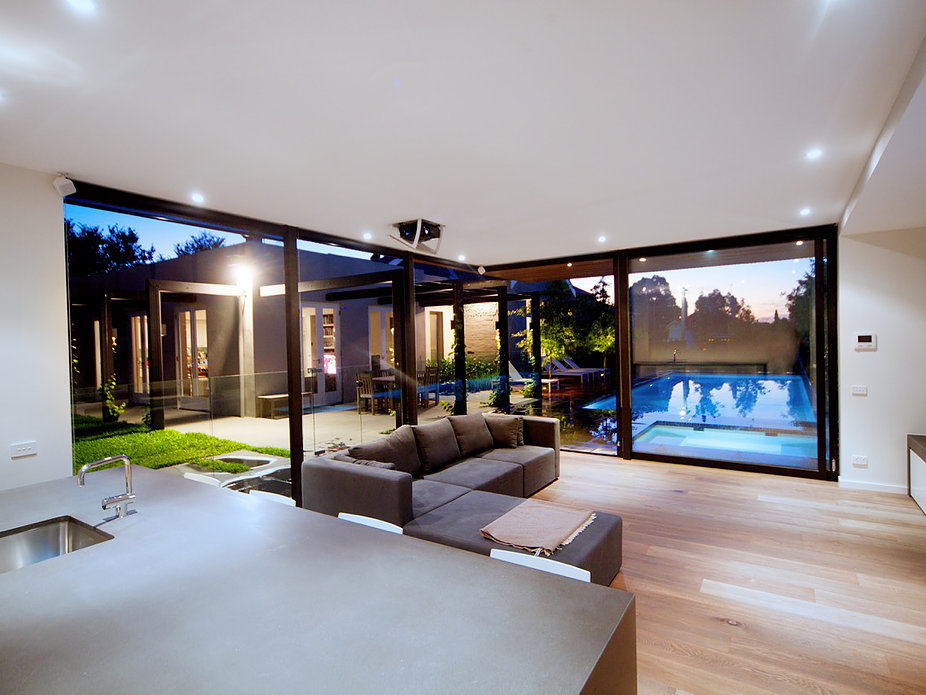 Inner City Pool house by Russell Barrett Architects (2 of 3)