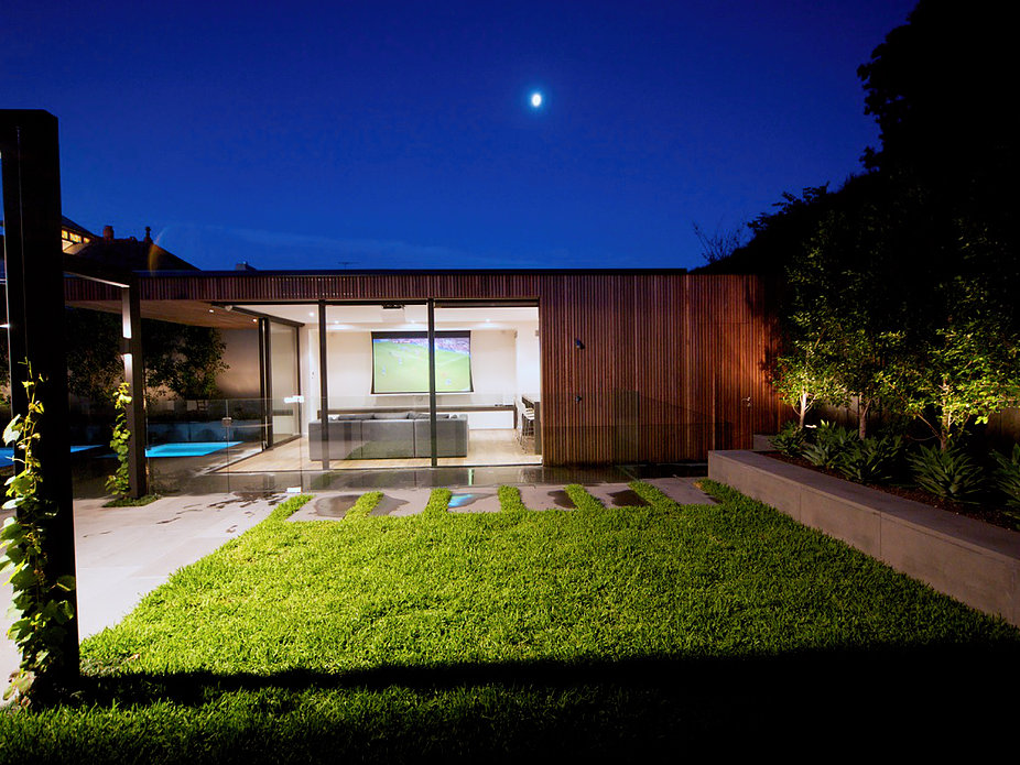 Inner City Pool house by Russell Barrett Architects (3 of 3)